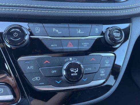 New 2026 Chrysler Pacifica Select image 24