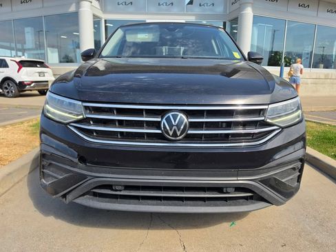 Used 2022 Volkswagen Tiguan SE w/ Panoramic Sunroof Package AWD/4WD image 2