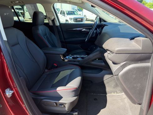 Used 2023 Buick Envision Essence w/ Sport Touring Package AWD/4WD image 11