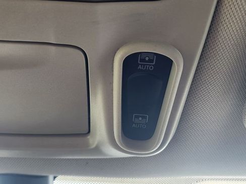 Used 2023 Chrysler Pacifica Limited FWD image 44