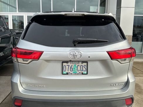 Certified 2019 Toyota Highlander XLE image 3