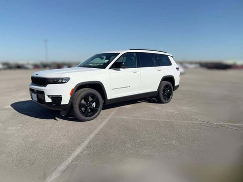 New 2025 Jeep Grand Cherokee L Limited w/ Black Appearance Package image 4