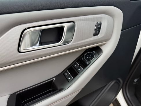 New 2026 Ford Explorer Active w/ Active Comfort Package image 8