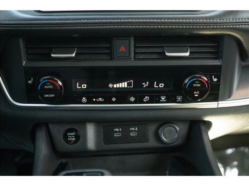Used 2024 Nissan Rogue SV w/ SV Premium Package FWD image 16