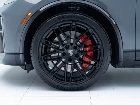 New 2026 Porsche Macan Turbo Electric AWD/4WD image 12