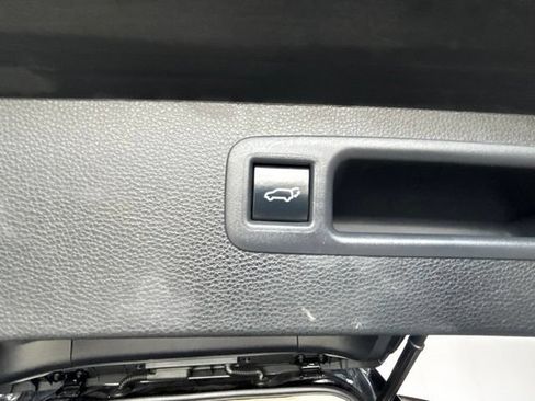 Used 2023 Toyota Highlander XLE AWD/4WD image 27