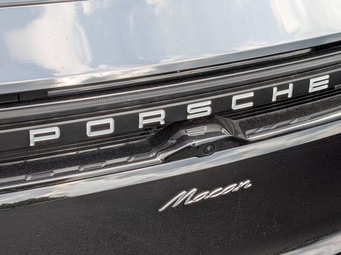 Used 2025 Porsche Macan Electric RWD image 23