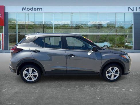 Certified 2025 Nissan Kicks Play S FWD image 4