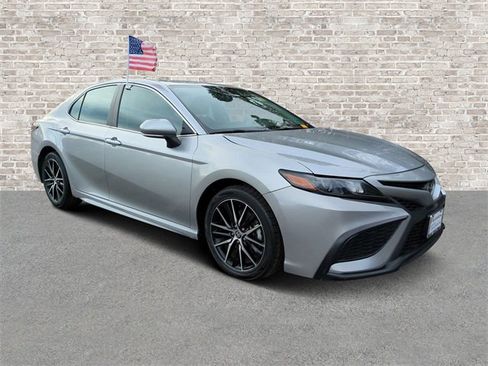 Used 2023 Toyota Camry SE image 1