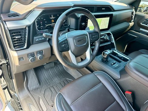 Used 2025 GMC Sierra 1500 Denali image 9