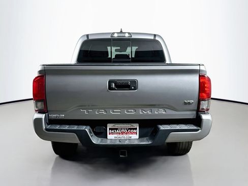 Used 2019 Toyota Tacoma TRD Sport AWD/4WD image 6