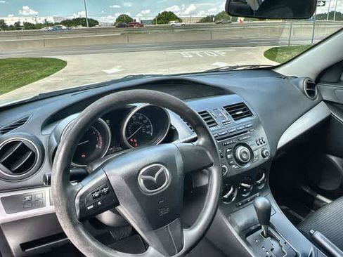 Used 2013 MAZDA MAZDA3 i SV FWD image 15