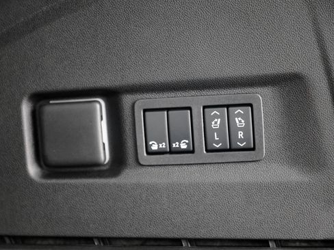 New 2026 GMC Yukon XL Denali image 13