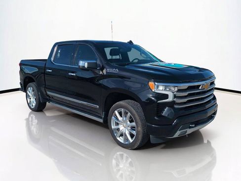 Used 2022 Chevrolet Silverado 1500 High Country w/ High Country Premium Package AWD/4WD image 2
