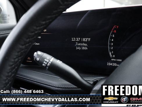 Used 2025 Cadillac XT4 Premium Luxury image 23