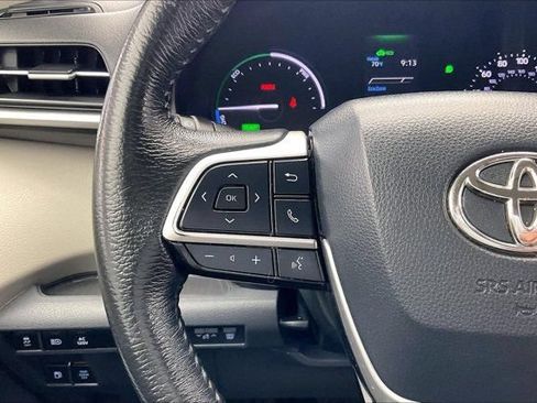 Used 2022 Toyota Sienna XLE w/ XLE Plus Package FWD image 21