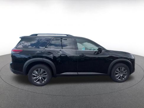 Used 2025 Nissan Pathfinder SV FWD image 16