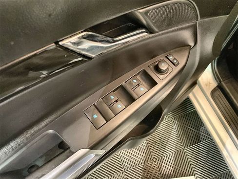 Used 2014 Chevrolet Captiva Sport LT w/ Convenience Package image 15