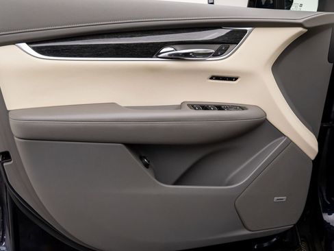 Used 2021 Cadillac XT6 Premium Luxury image 14