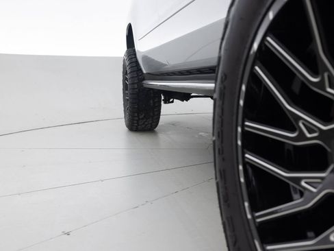 Used 2016 Chevrolet Suburban LTZ image 21