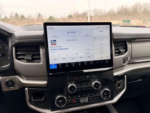 Used 2022 Ford Expedition Max XLT image 10