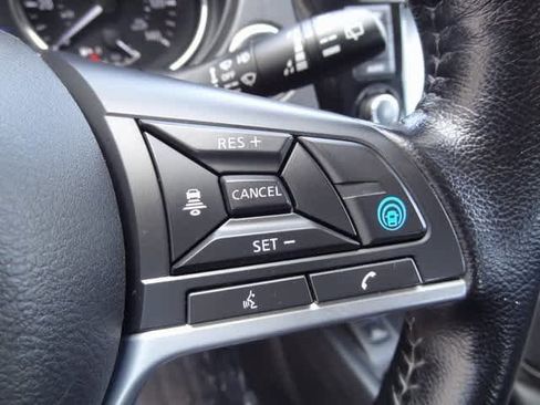 Used 2022 Nissan Rogue Sport SV w/ Technology Package image 16