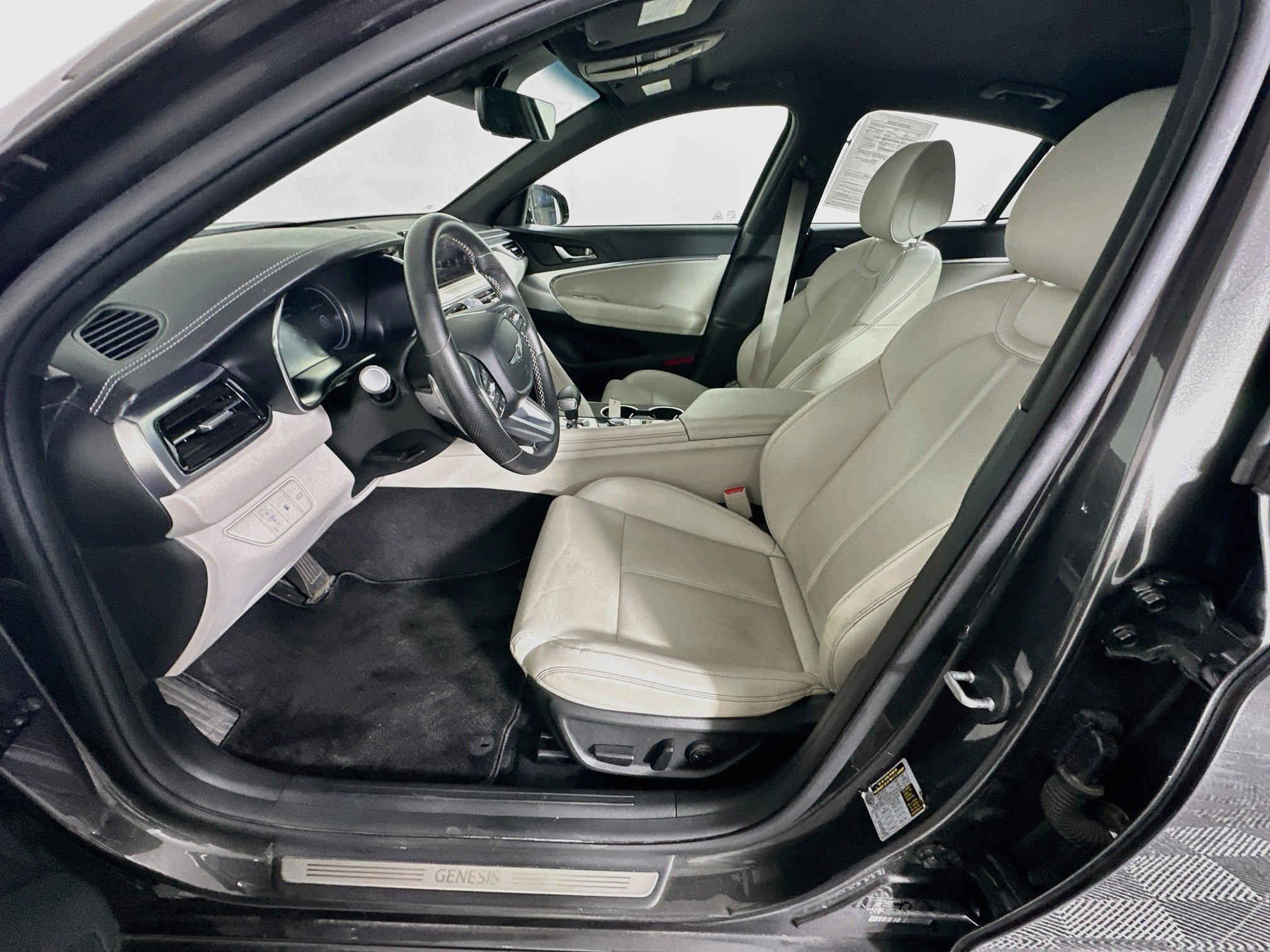 Used 2025 Genesis G70 2.5T RWD image 13