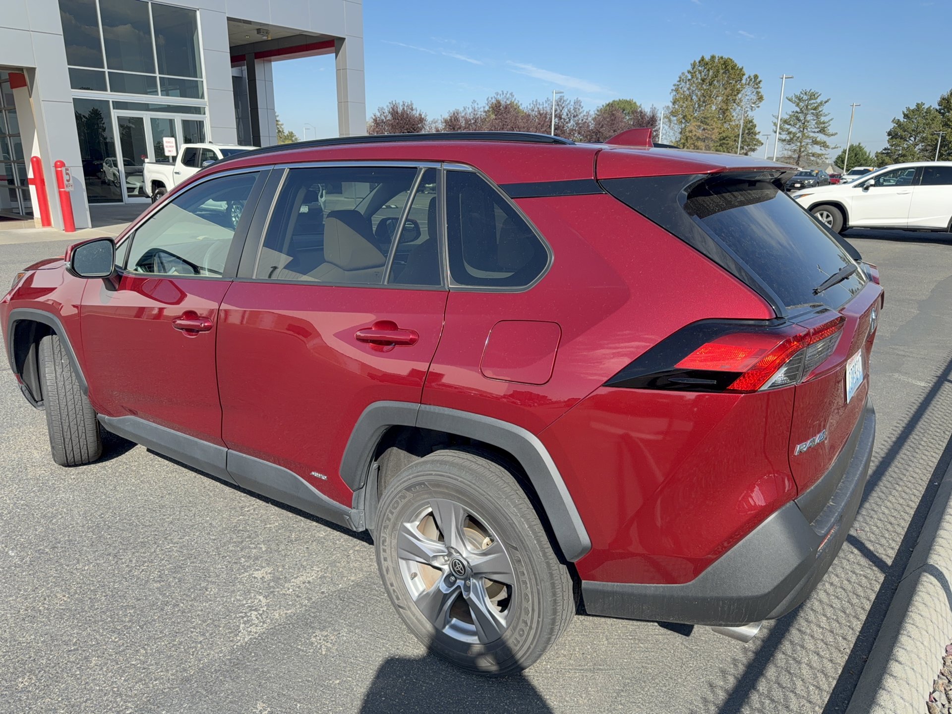 Certified 2022 Toyota RAV4 XLE w/ XLE Grade Weather Package AWD/4WD image 36