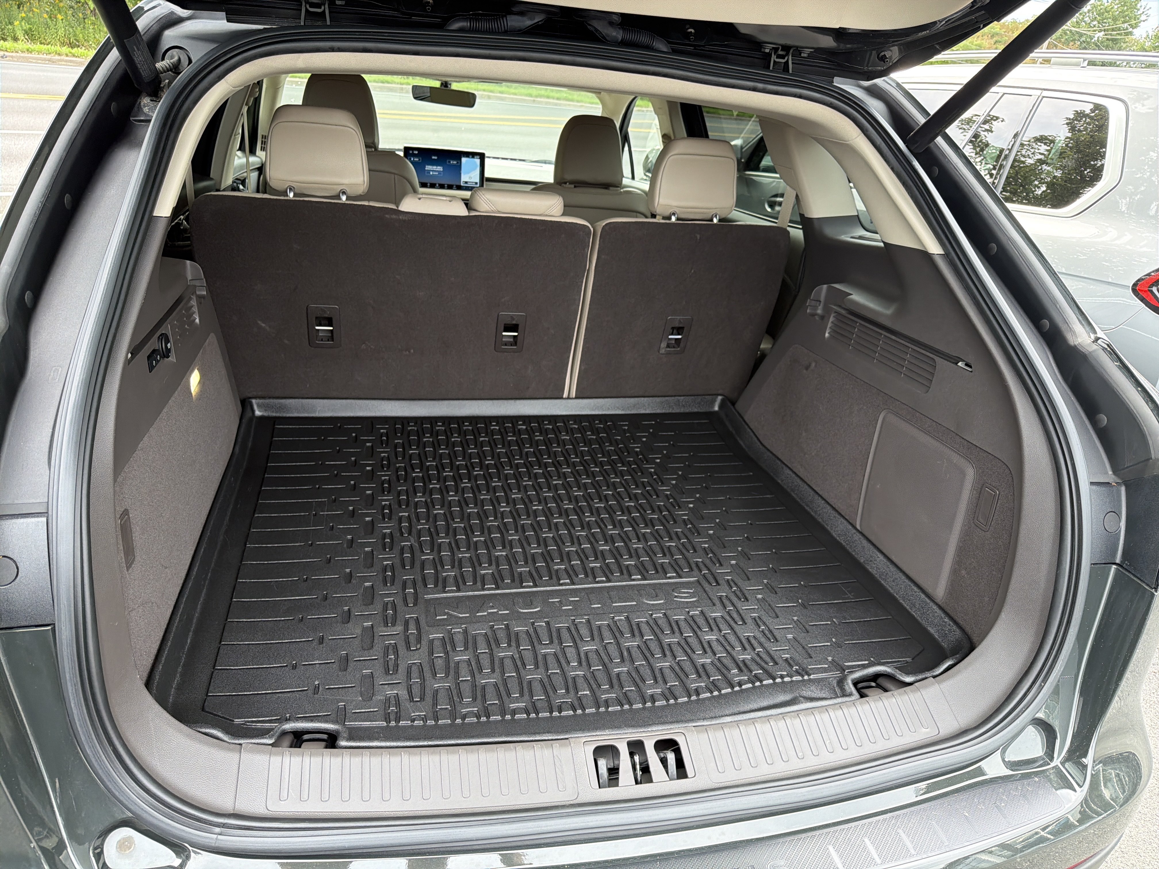 Used 2023 Lincoln Nautilus AWD w/ Premium Package image 23