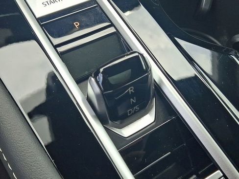 Certified 2025 Volkswagen Atlas Cross Sport SE image 22