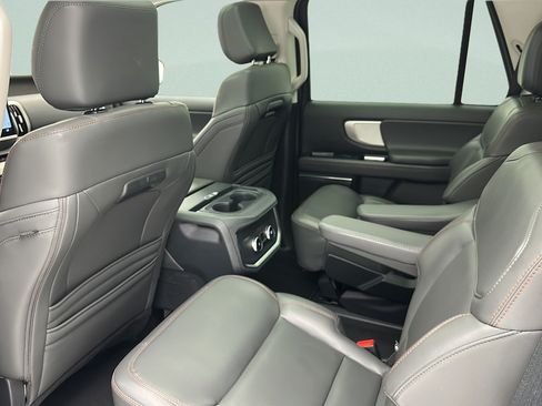 Used 2025 Ford Expedition Active AWD/4WD image 10