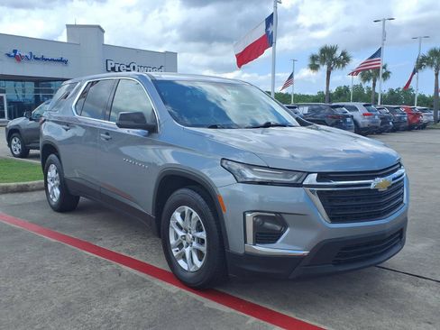 Used 2023 Chevrolet Traverse LS FWD image 3