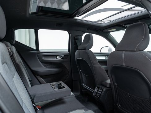 Certified 2025 Volvo XC40 B5 Core image 23