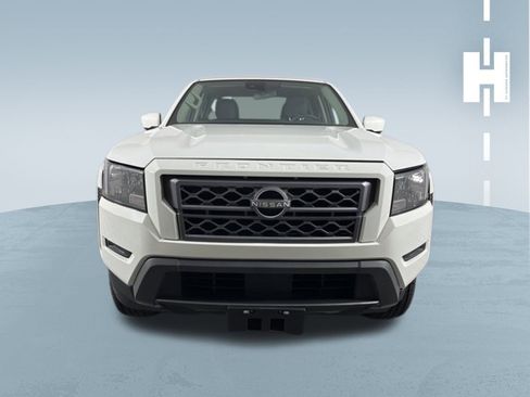 Used 2024 Nissan Frontier SV image 3