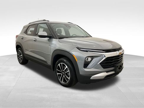 Used 2025 Chevrolet TrailBlazer LT AWD/4WD image 7