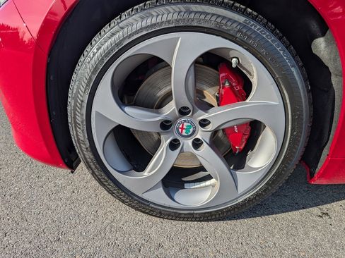 Used 2017 Alfa Romeo Giulia AWD image 11