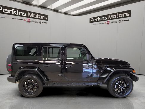 Certified 2025 Jeep Wrangler Unlimited Sahara w/ Safety Group image 6