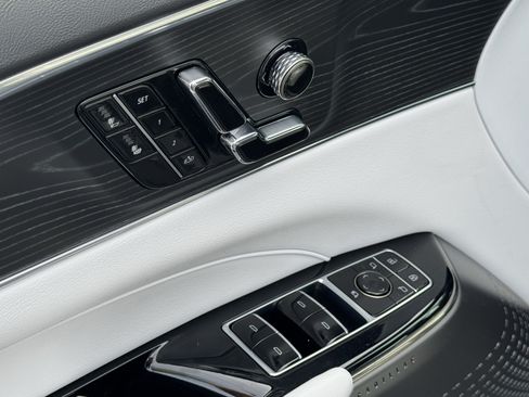 Used 2024 Cadillac Lyriq Luxury AWD/4WD image 13