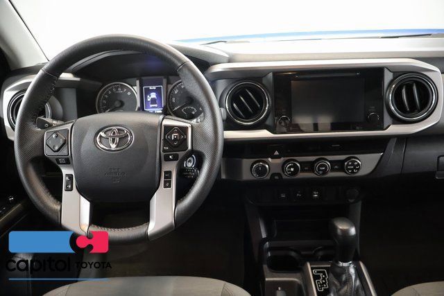 Certified 2018 Toyota Tacoma SR5 AWD/4WD image 14