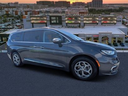 Used 2023 Chrysler Pacifica Limited