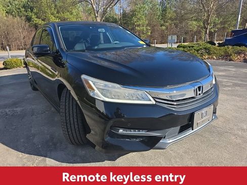 Used 2017 Honda Accord Touring image 10