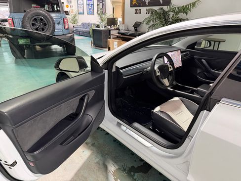 Used 2020 Tesla Model 3 Long Range image 8