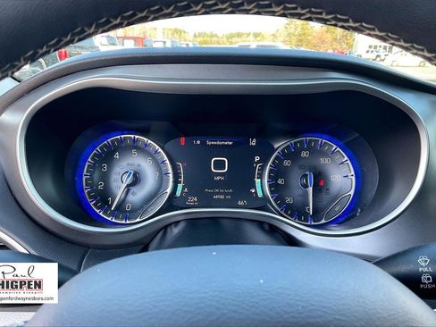 Used 2024 Chrysler Pacifica Touring-L image 19