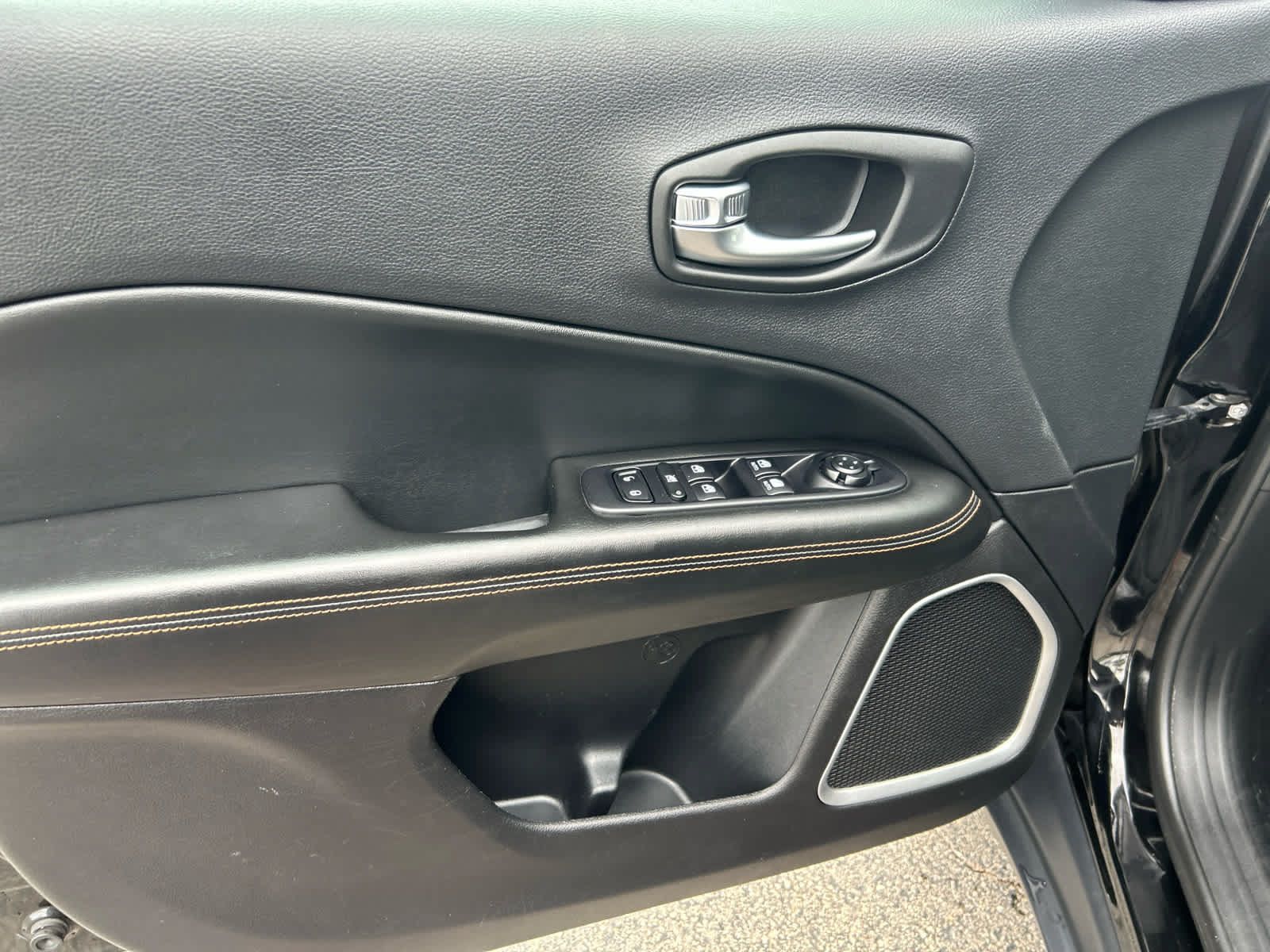Used 2019 Jeep Compass Limited AWD/4WD image 10
