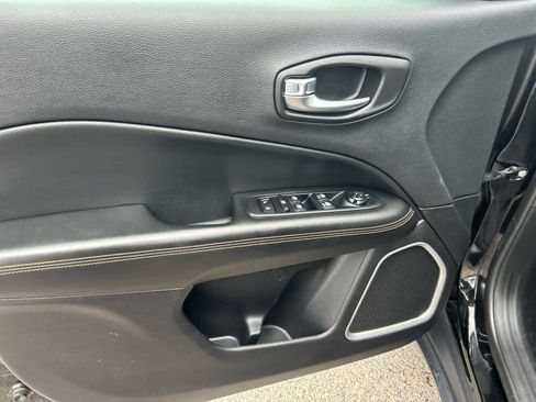 Used 2019 Jeep Compass Limited AWD/4WD image 10