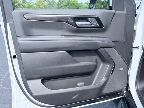 Used 2026 Chevrolet Tahoe LT w/ Comfort Package RWD image 32