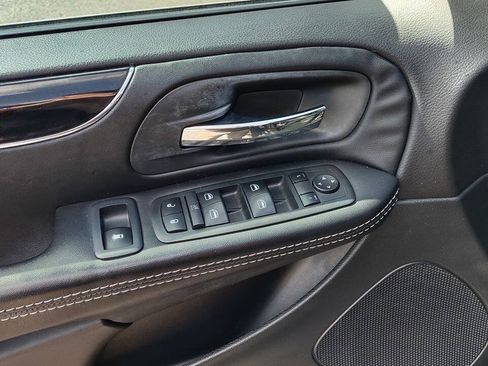 Used 2018 Dodge Grand Caravan SXT w/ Blacktop Package FWD image 11