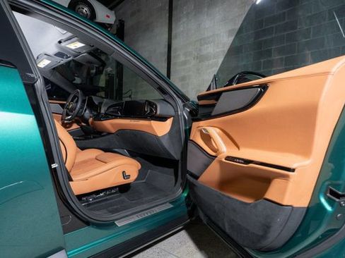 Used 2023 Ferrari Purosangue image 39