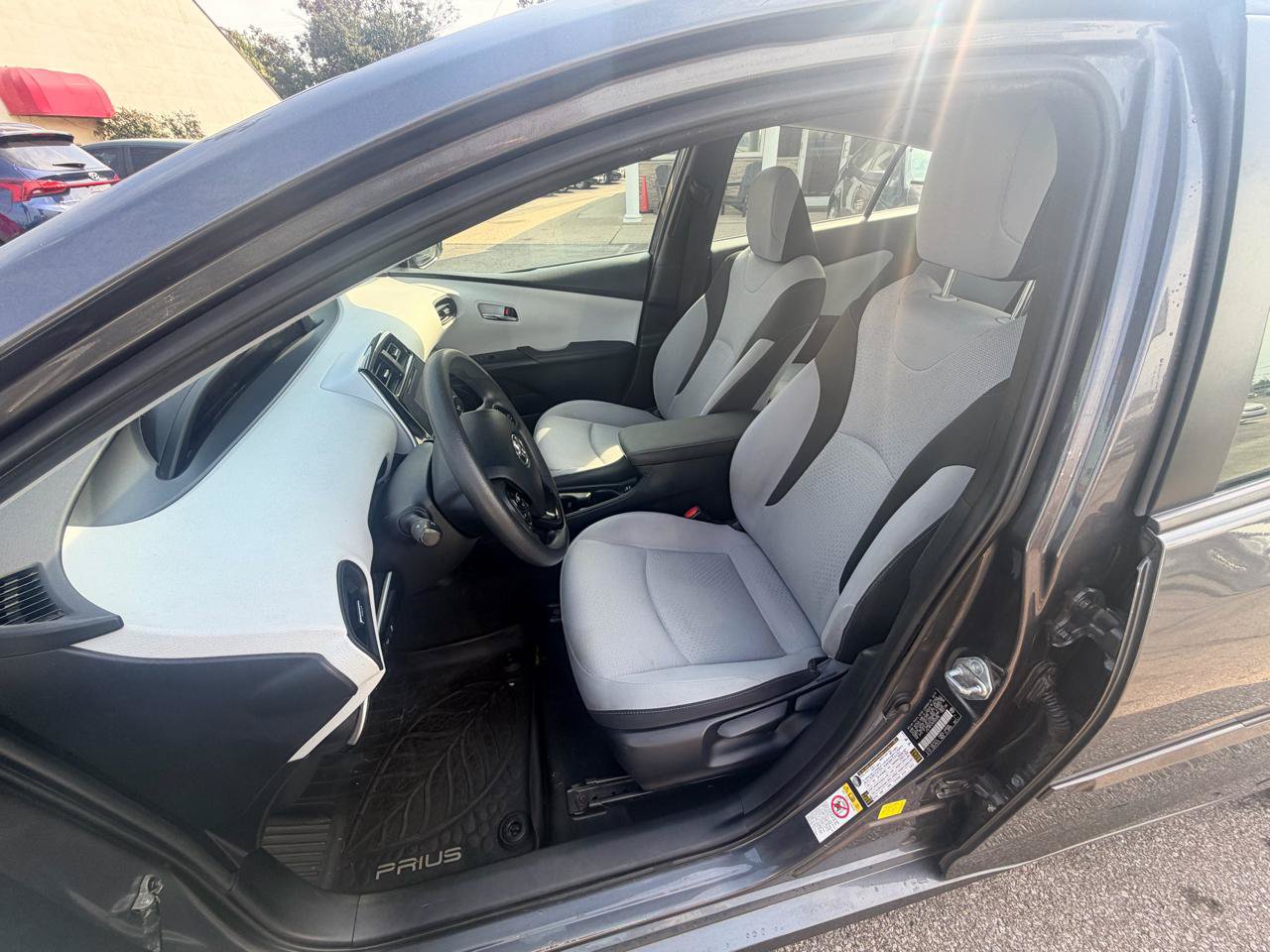 Used 2019 Toyota Prius LE AWD/4WD image 14