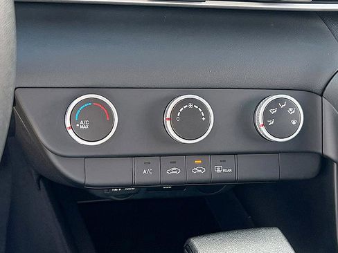 New 2026 Hyundai Elantra SE image 11